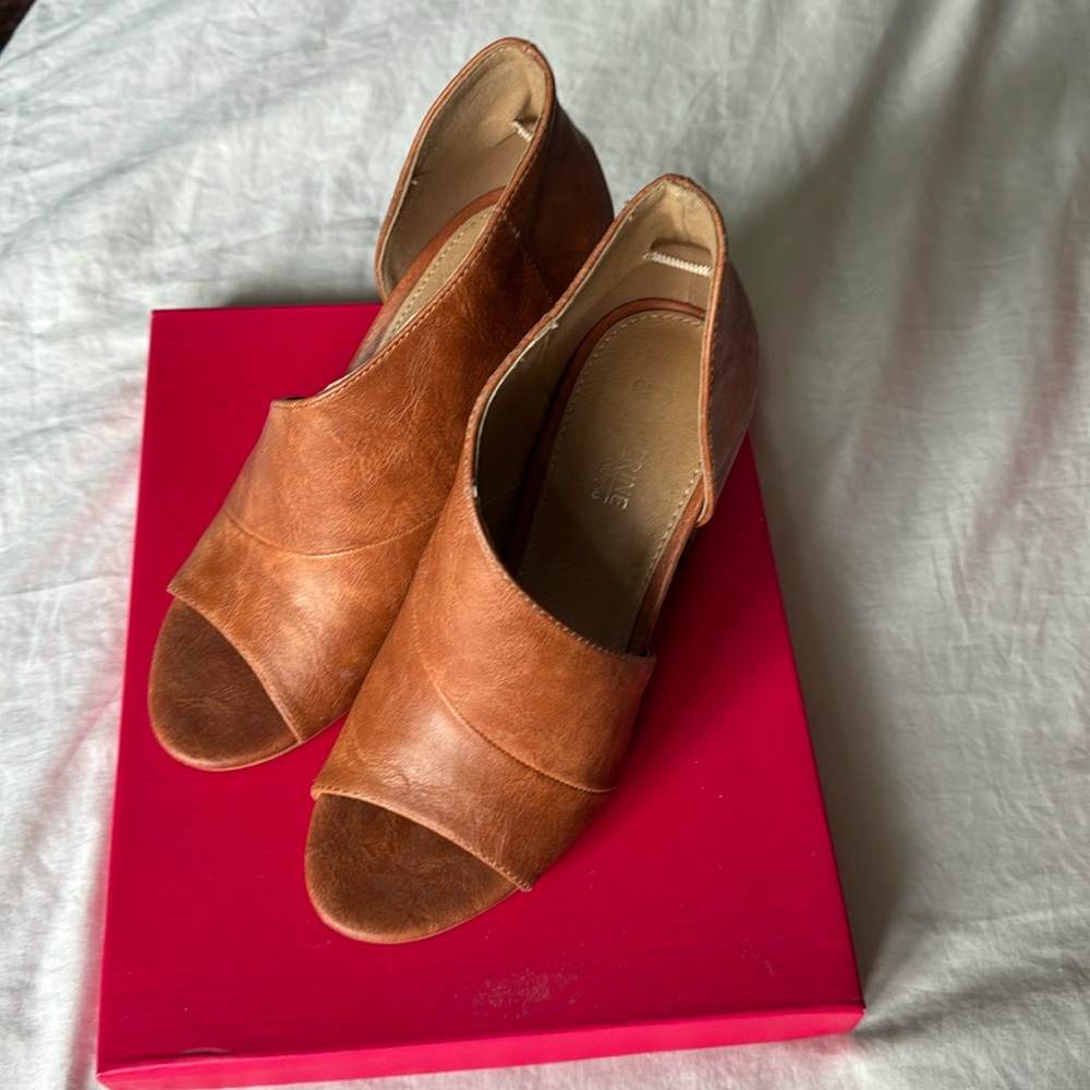 Catherine Malandrino Alio Ankle Booties